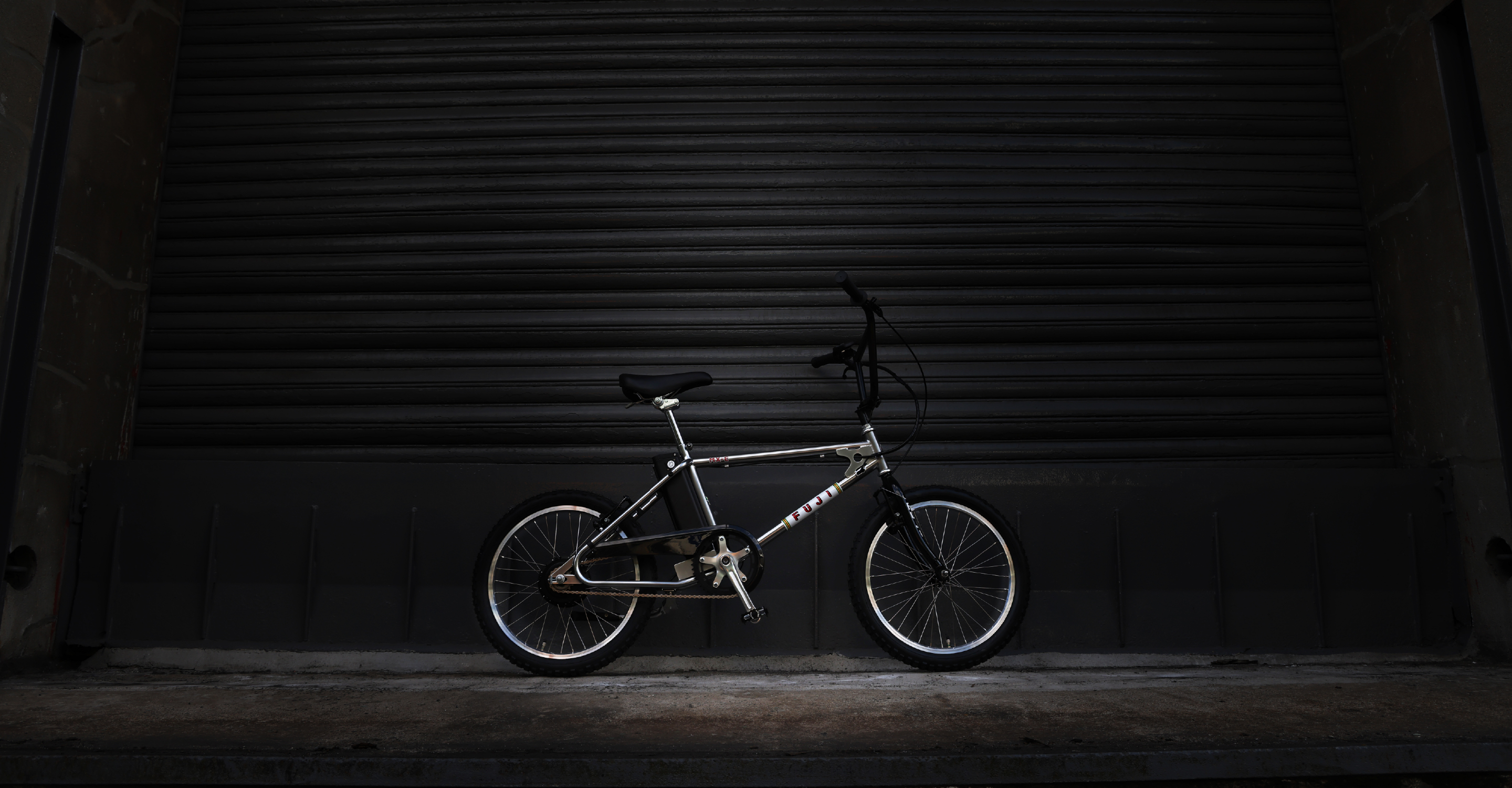 懐かしくも新しい、BMXスタイルのE-Bike「MX-E」に新色 Steel Silver が追加！